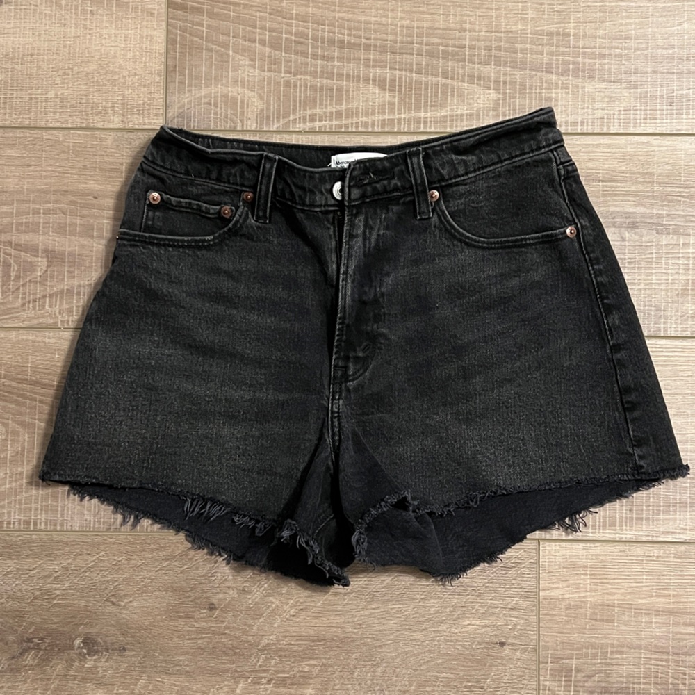 Abercrombie and fitch 90’s relaxed cutoff short